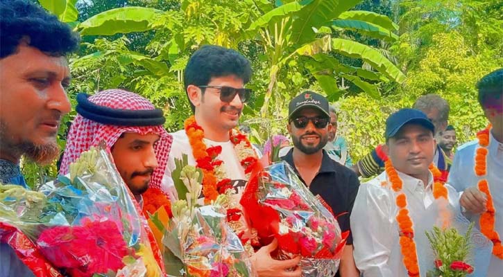 সহকর্মীর বিয়েতে মাগুরায় এসছেন দুই সৌদি নাগরিক